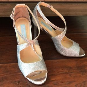 ✨Never worn Betsy Johnson heels - SB-TACIE SIL GLT